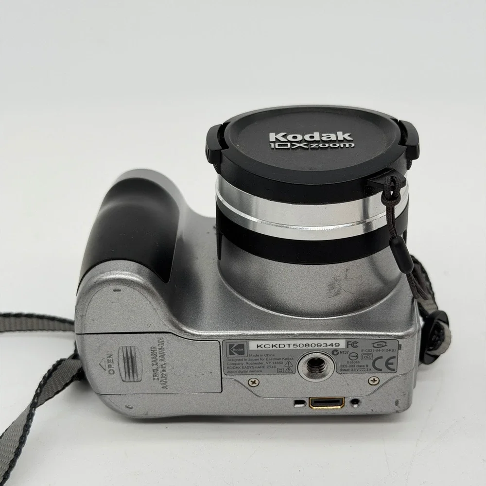 Kodak EasyShare Z740 Digital Camera 5.0MP 10x Optical Zoom Silver Retro Digicam